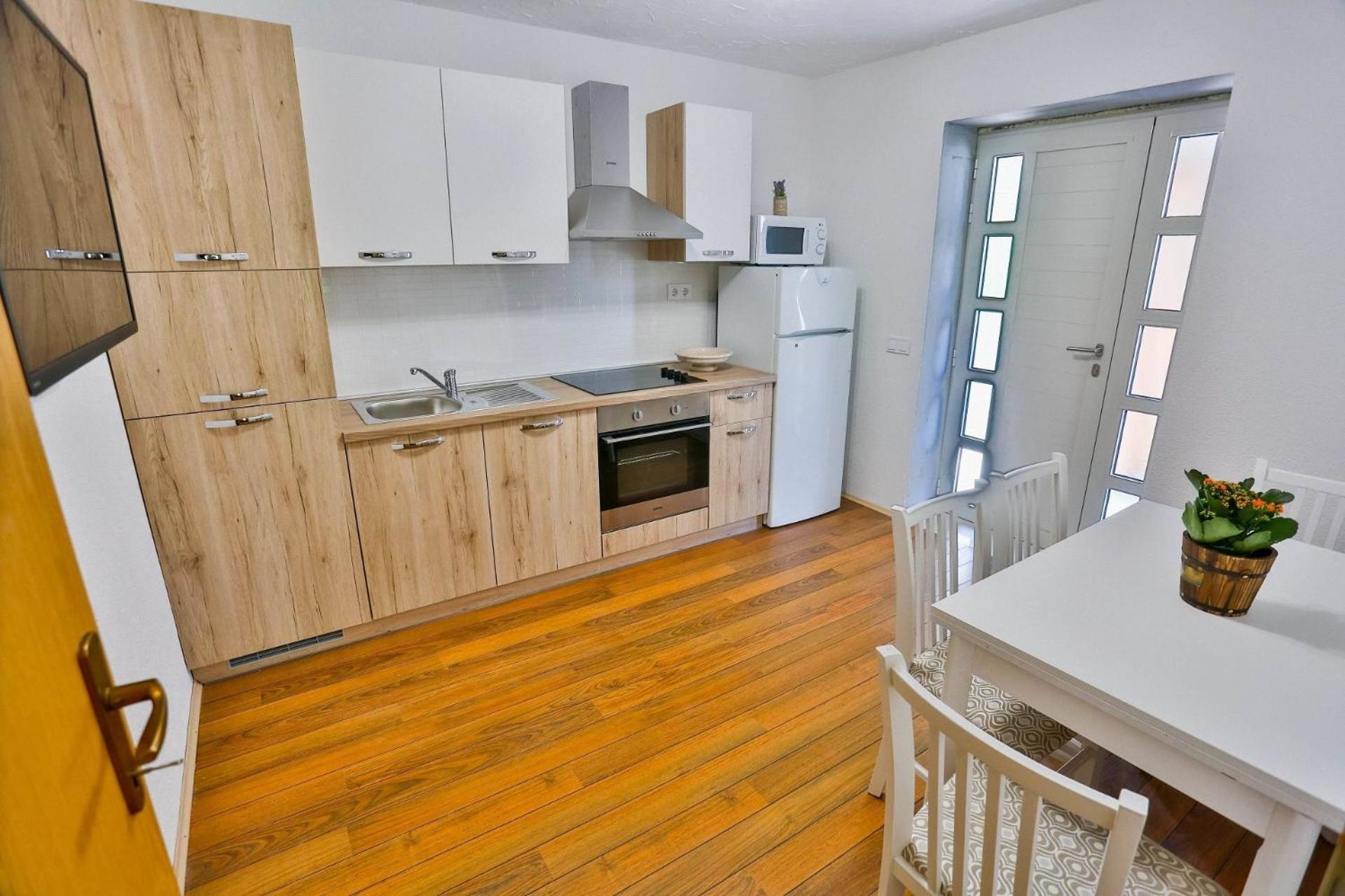 Apartment Mato Сутиван Екстериор снимка